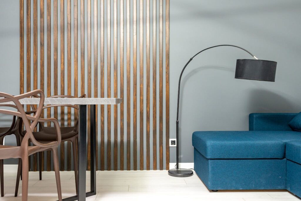Met houten latjes een unieke wand zelf maken