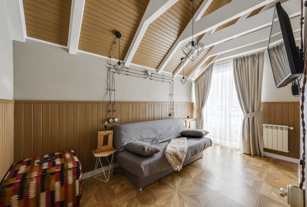Een warme sfeer in huis met een lattenwand maken