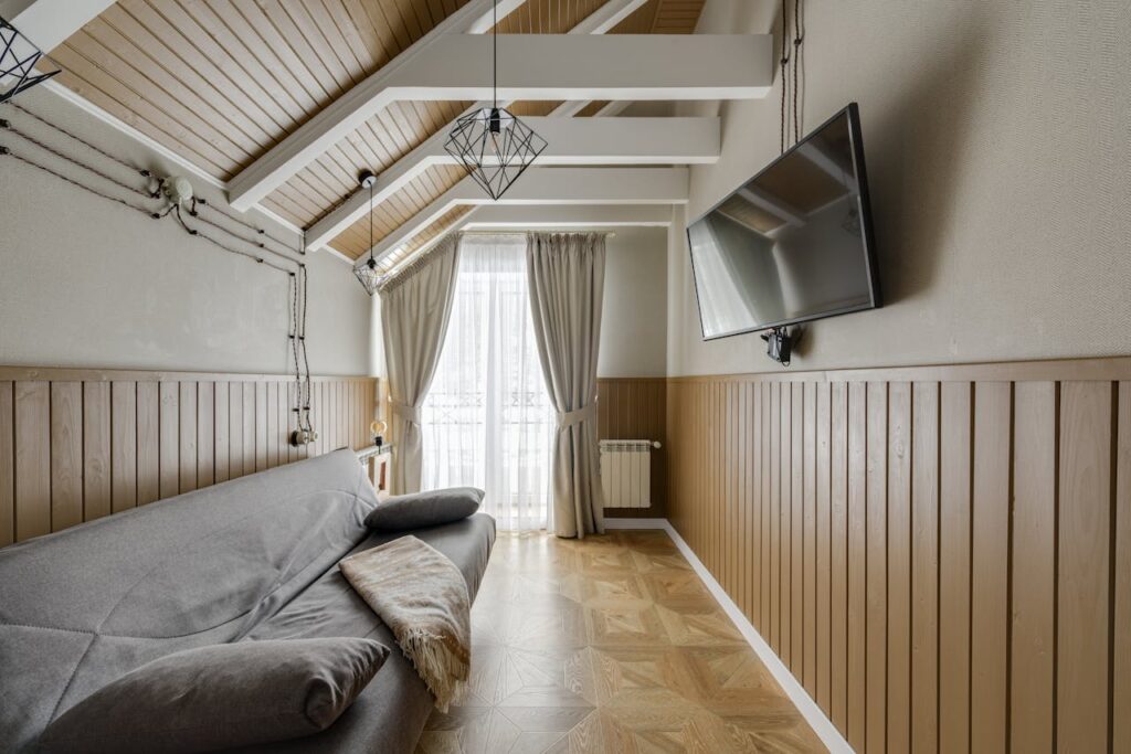 Zelf lambrisering maken geeft je huis sfeer en karakter