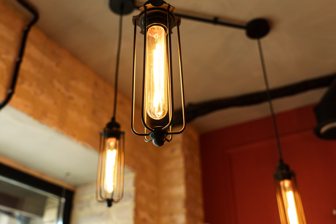 De perfecte hoogte voor verlichting boven de eettafel